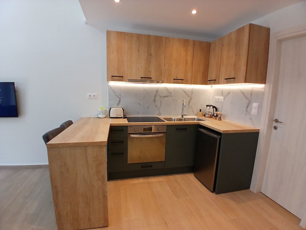 10 apartments and suites athens