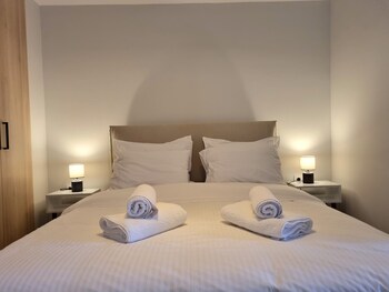 10 apartments and suites athens