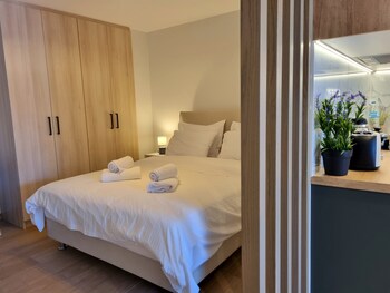 10 apartments and suites athens