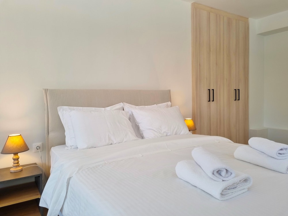 10 apartments and suites athens