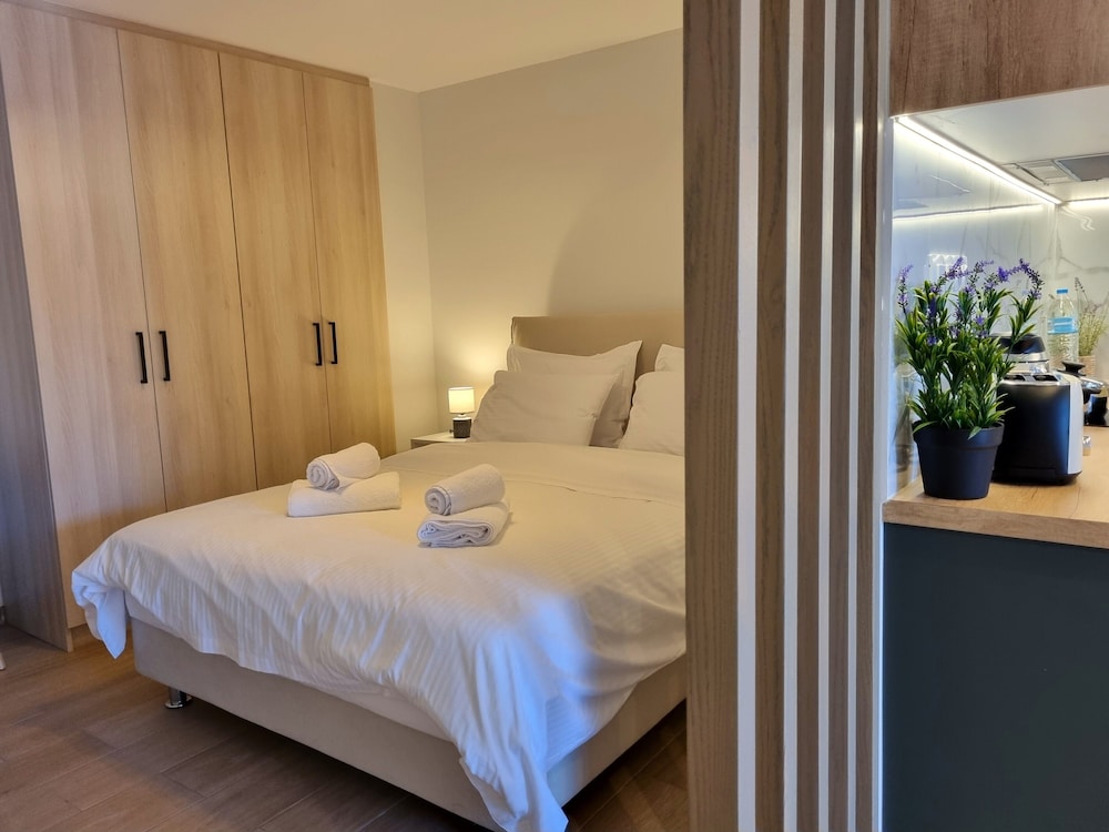 10 apartments and suites athens