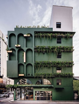 cher hostel bangkok