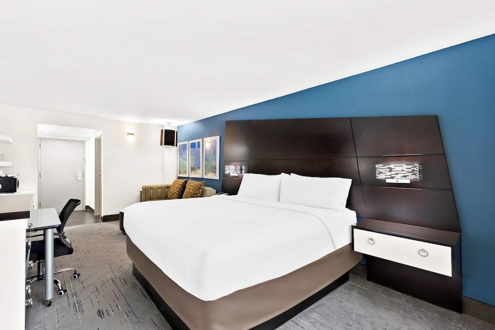 holiday inn express atlanta galleria ballpark area