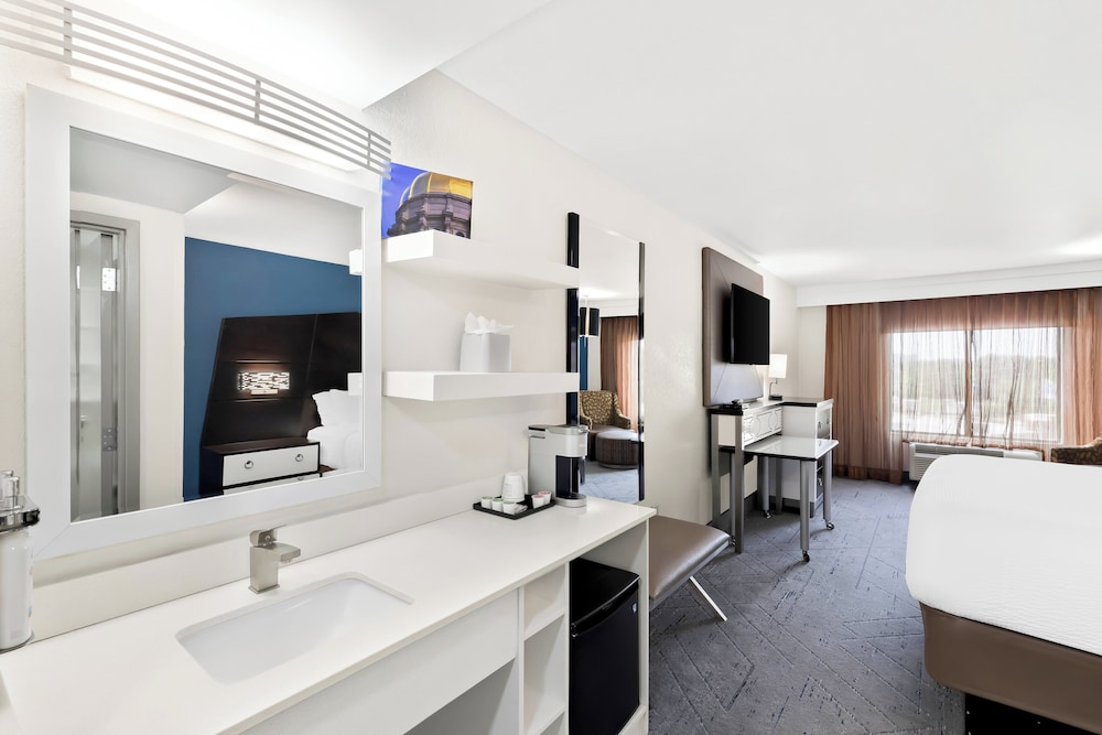 holiday inn express atlanta galleria ballpark area