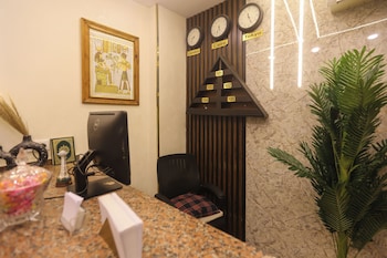 crowne pyramids palace