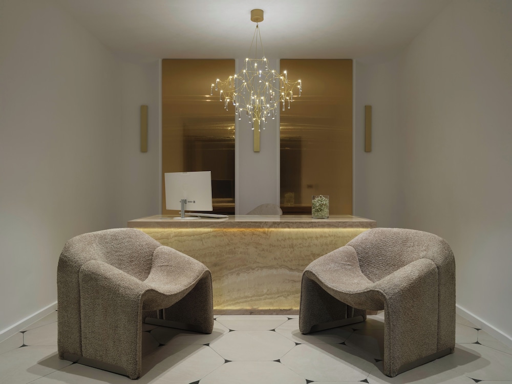 golden luxury suites
