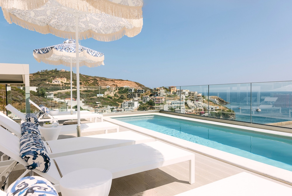 golden luxury suites