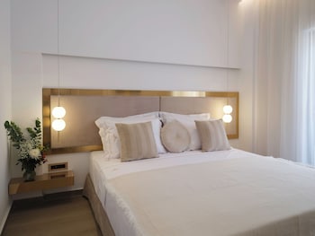 golden luxury suites