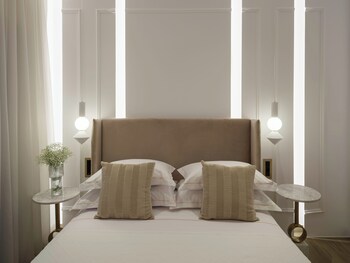 golden luxury suites