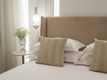golden luxury suites