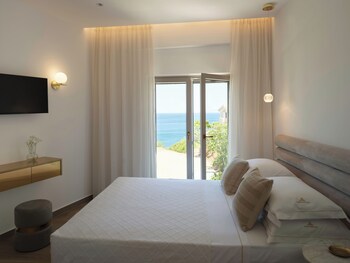 golden luxury suites