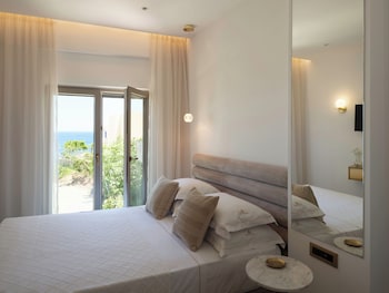 golden luxury suites