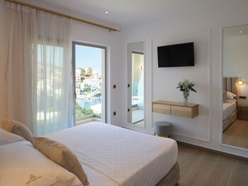 golden luxury suites