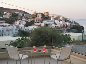 golden luxury suites