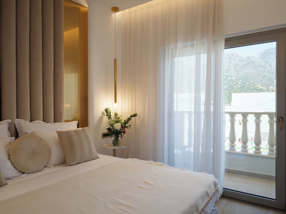golden luxury suites