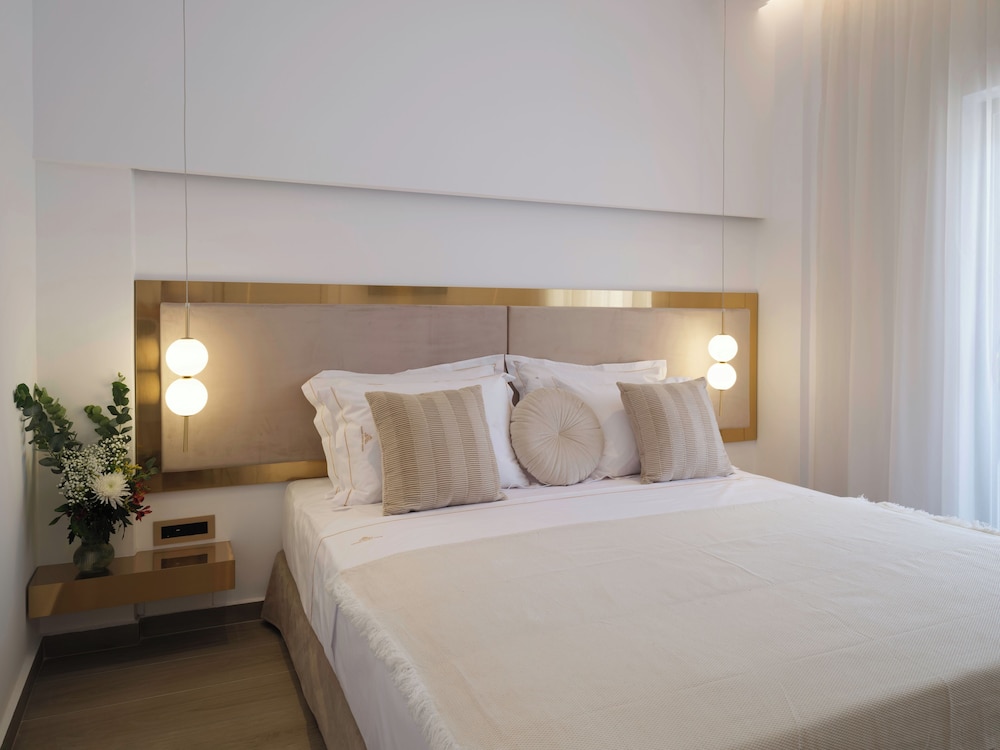 golden luxury suites