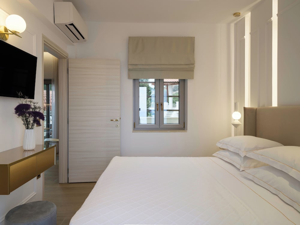 golden luxury suites