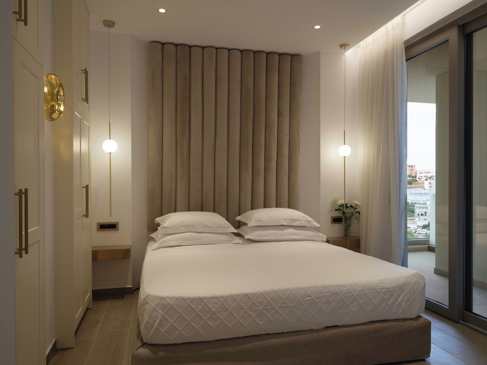 golden luxury suites