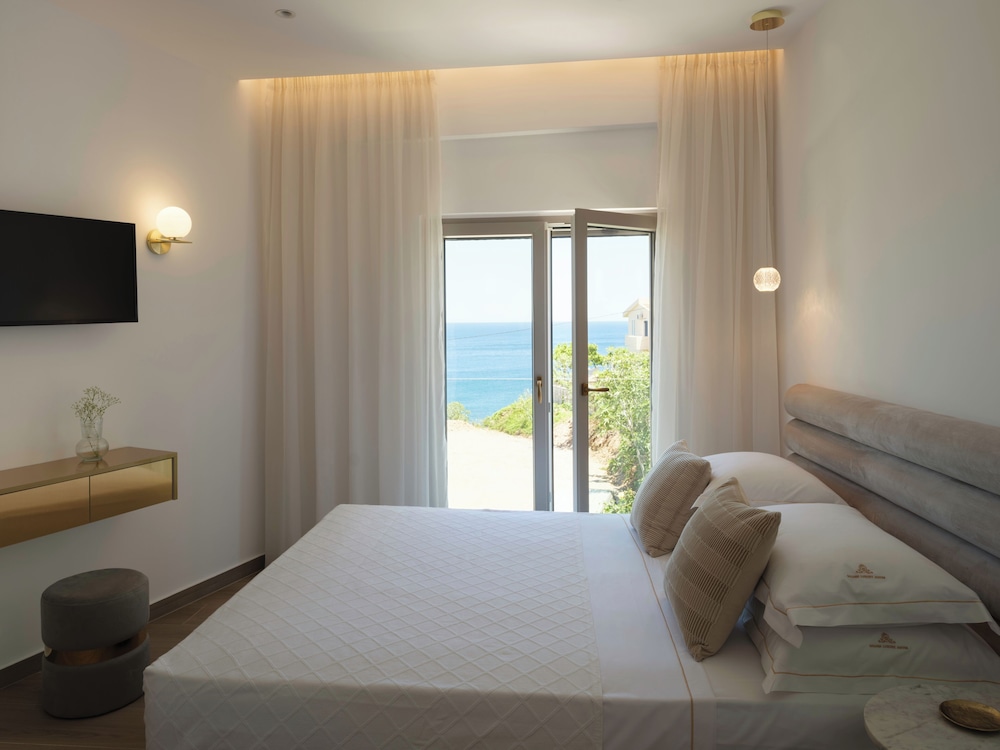 golden luxury suites