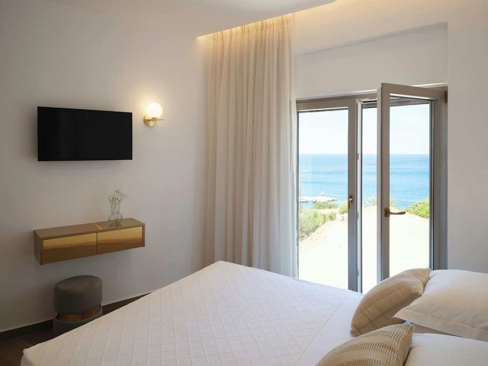 golden luxury suites