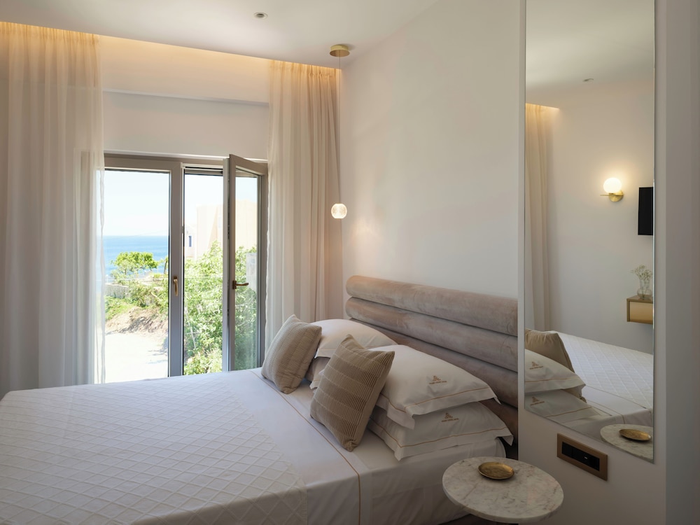 golden luxury suites