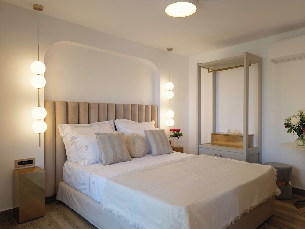 golden luxury suites