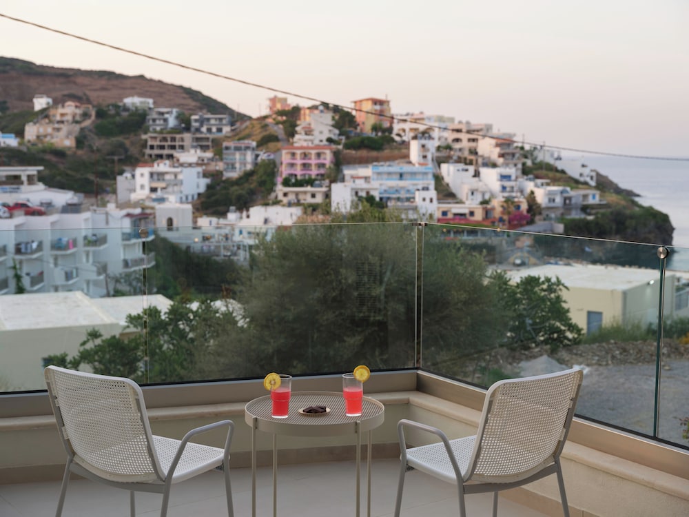 golden luxury suites