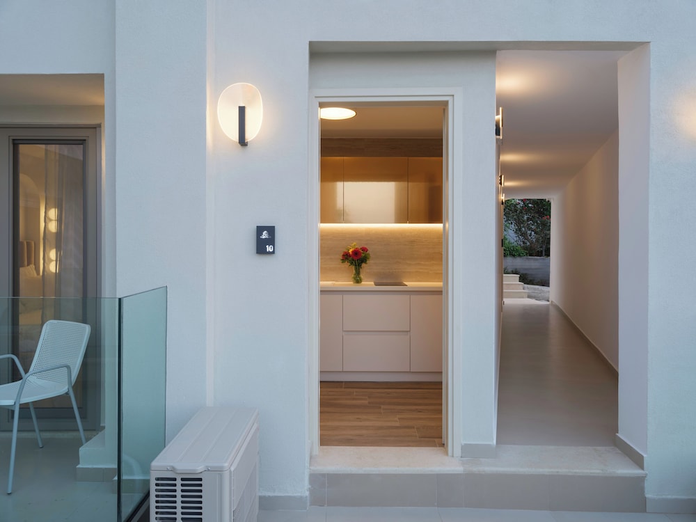 golden luxury suites
