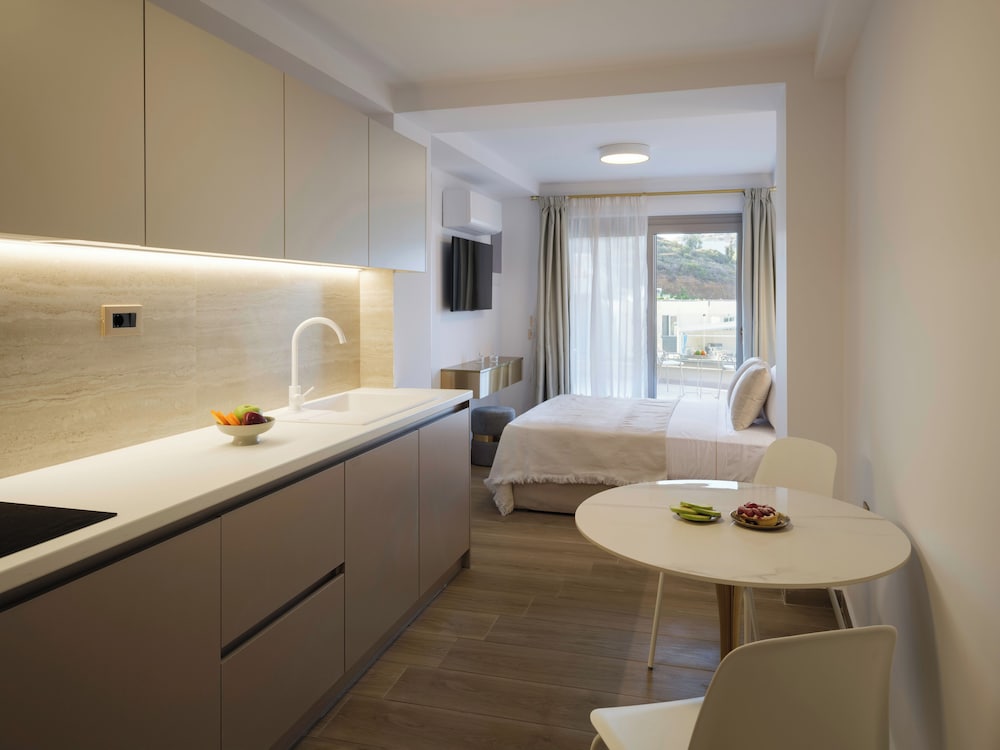 golden luxury suites