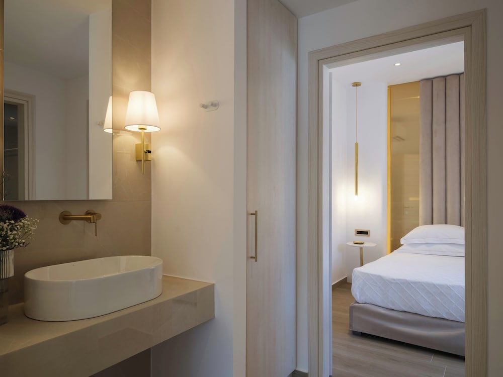 golden luxury suites