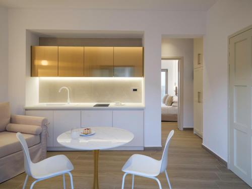 golden luxury suites
