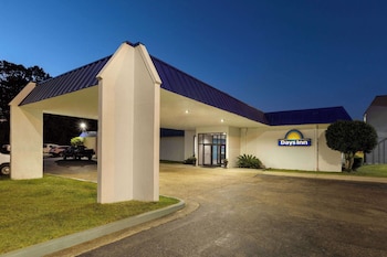 Days Inn By Wyndham Mccomb Ms,Pike County>>Mccomb,2 star