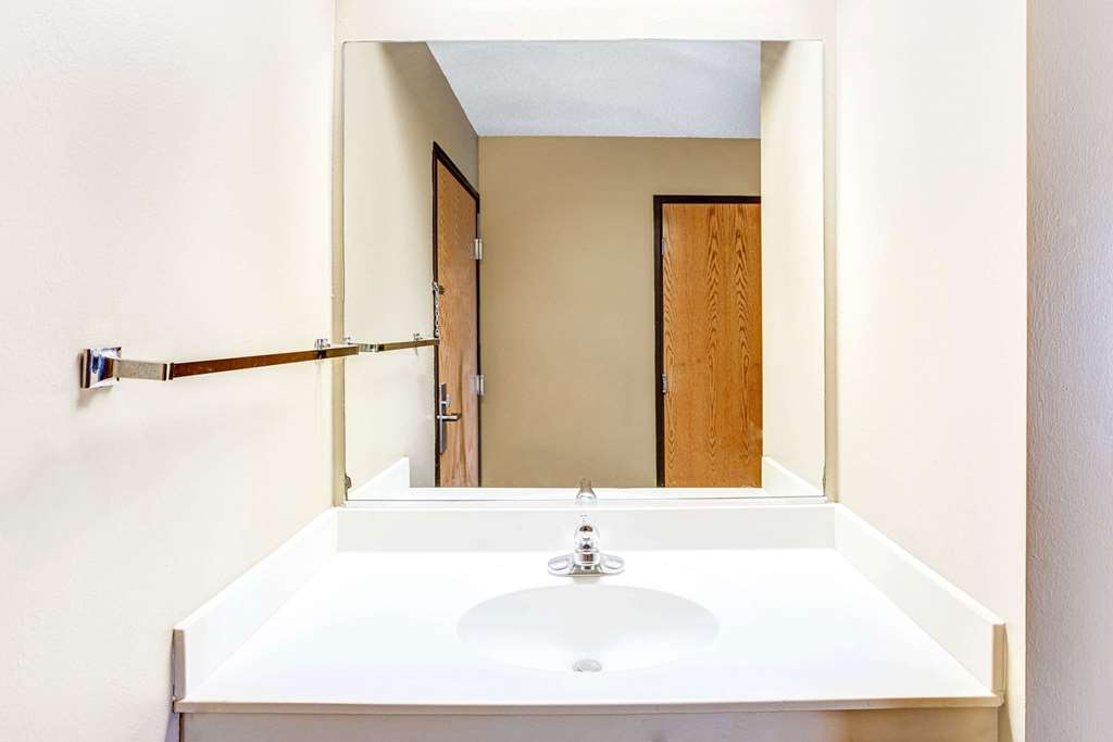 super 8 by wyndham mchenry fox lake area