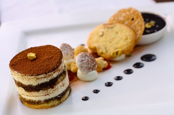 Cambridge Hotel Medan,Near Vihara Gunung Timur,5 star