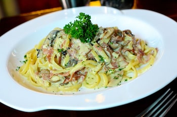 Cambridge Hotel Medan,Near Vihara Gunung Timur,5 star