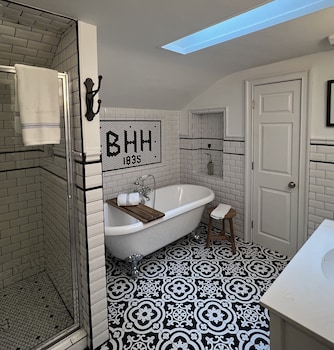 historic boyd harvey house and grounds 2 bedroom home by redawning