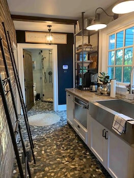 historic boyd harvey house and grounds 2 bedroom home by redawning