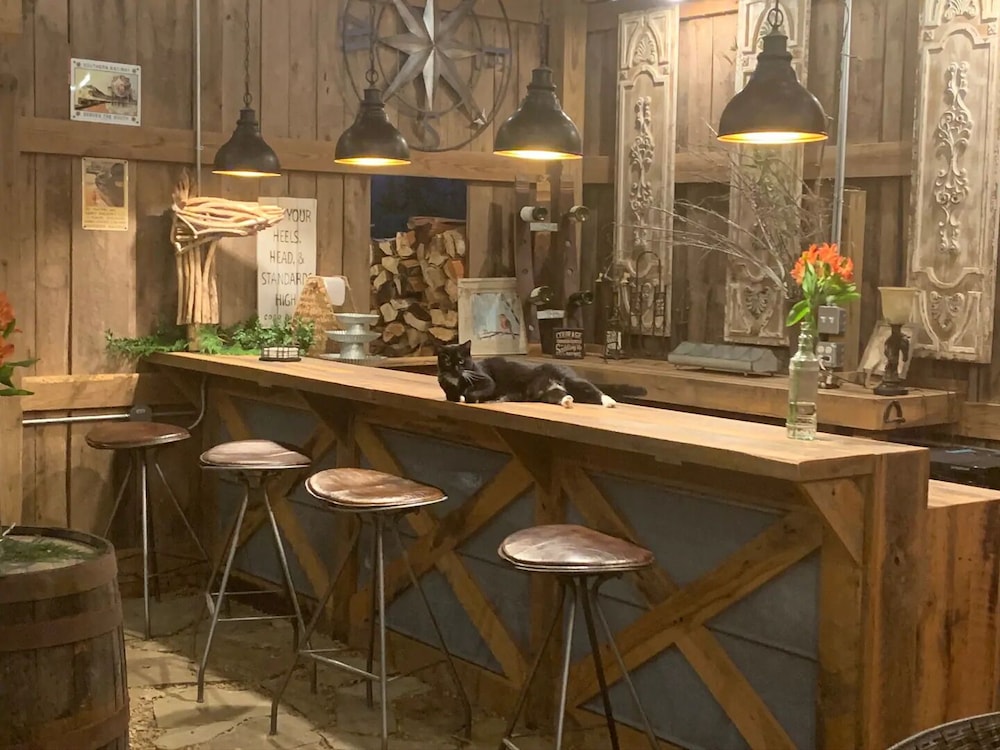 historic boyd harvey house and grounds 2 bedroom home by redawning