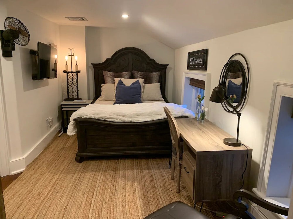 historic boyd harvey house and grounds 2 bedroom home by redawning