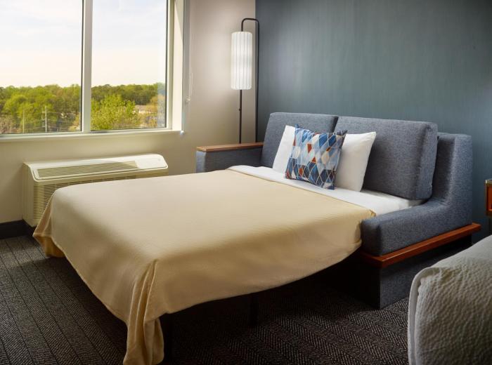 holiday inn and suites atlanta n chamblee dunwoody