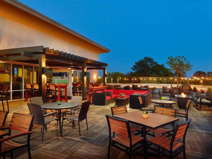 holiday inn and suites atlanta n chamblee dunwoody