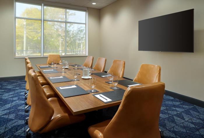 holiday inn and suites atlanta n chamblee dunwoody