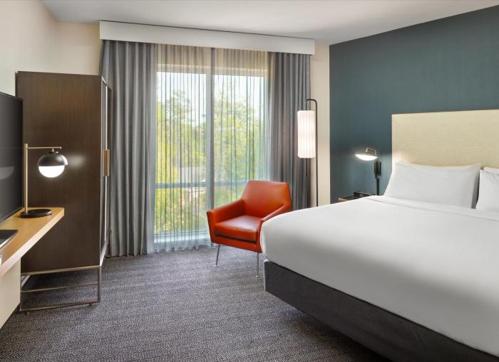 holiday inn and suites atlanta n chamblee dunwoody