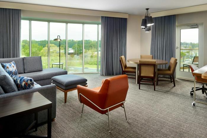 holiday inn and suites atlanta n chamblee dunwoody