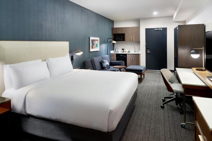 holiday inn and suites atlanta n chamblee dunwoody