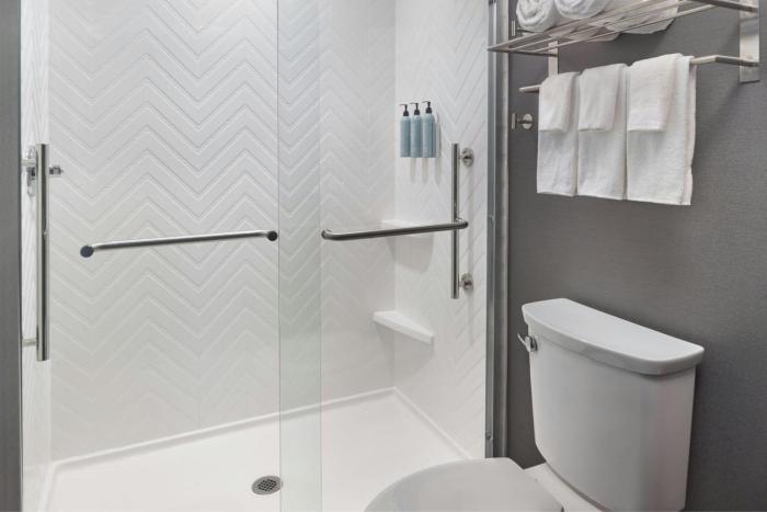 holiday inn and suites atlanta n chamblee dunwoody