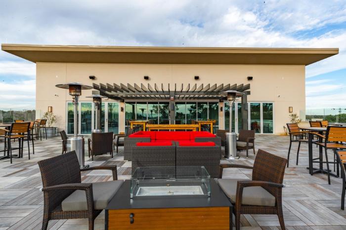holiday inn and suites atlanta n chamblee dunwoody