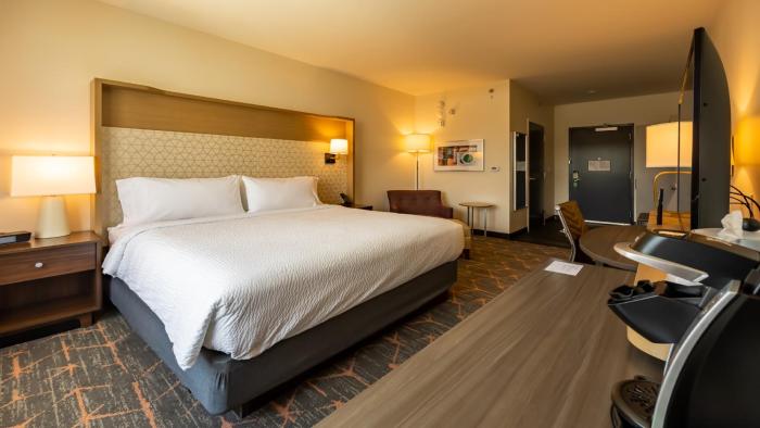holiday inn and suites atlanta n chamblee dunwoody