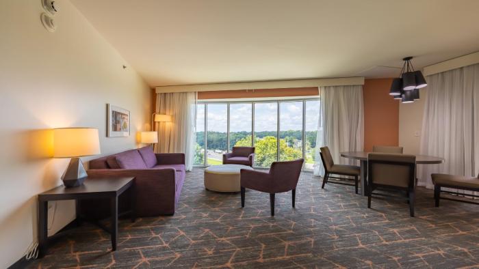 holiday inn and suites atlanta n chamblee dunwoody