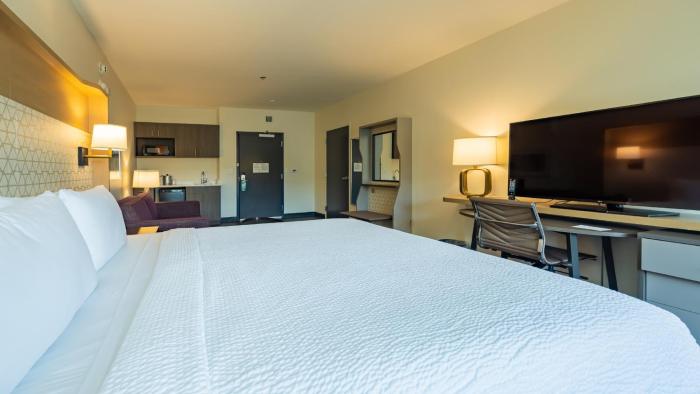 holiday inn and suites atlanta n chamblee dunwoody